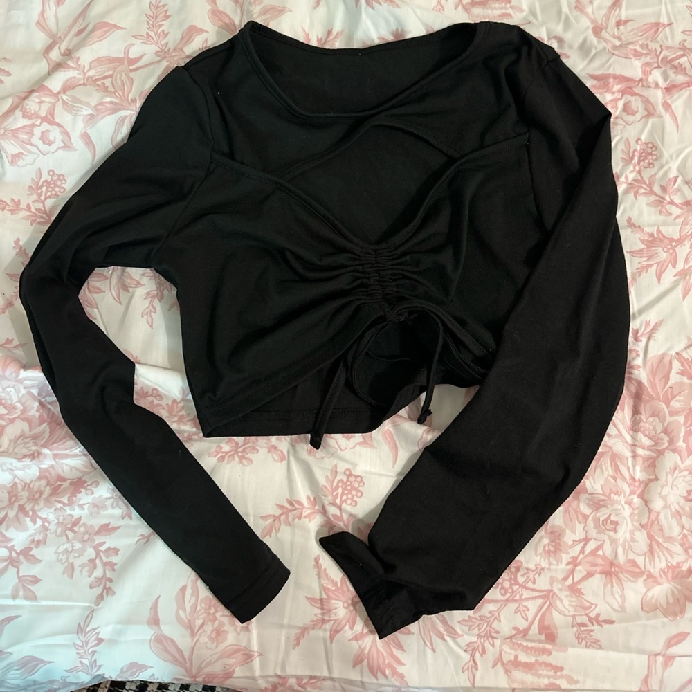 black longsleeve crop top